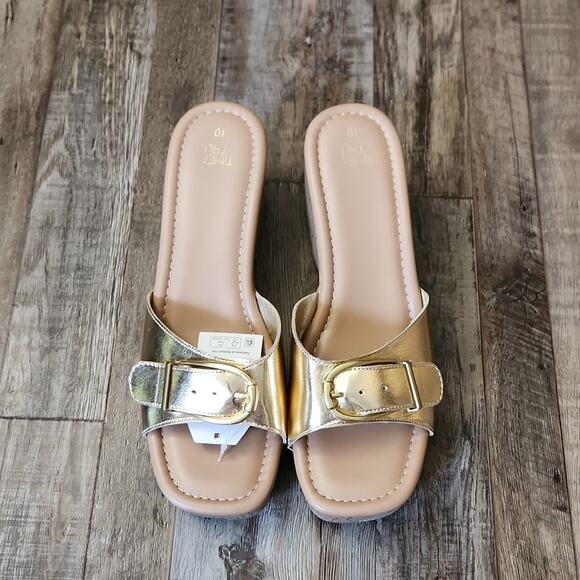 Gold Cork Platform Sandals Size 10 Strap Buckle Rivets 3" Heel Slip On Glamour - Picture 2 of 8